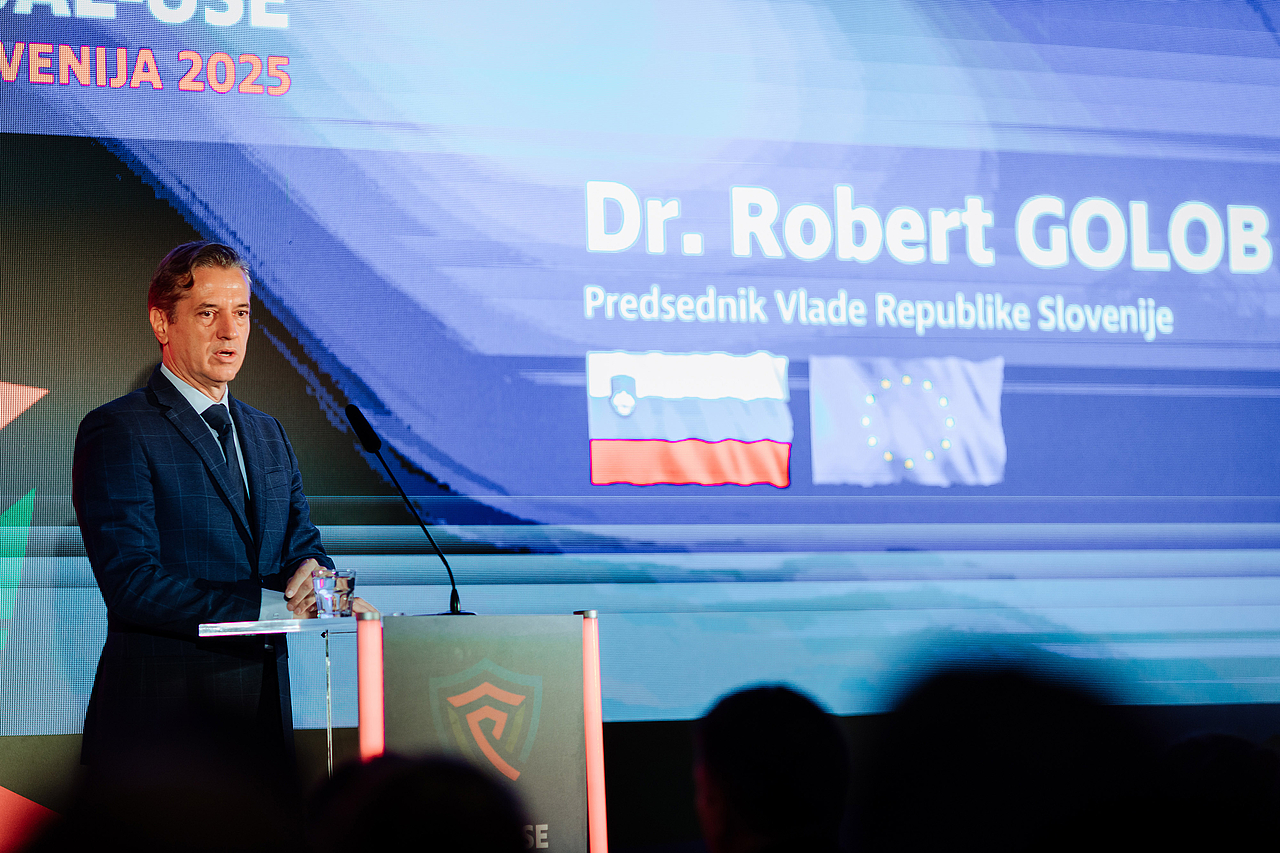 Dr. Robert Golob